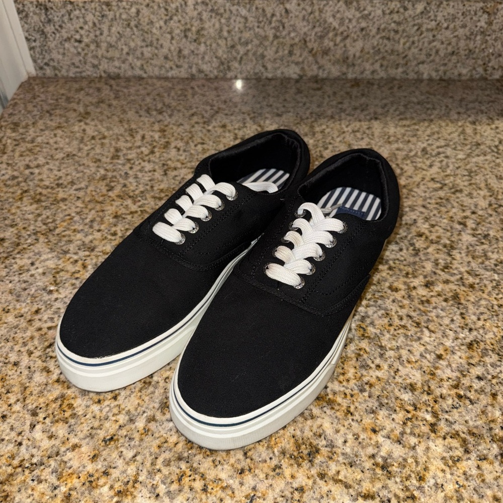 Chaps Black and White Men's Sneakers